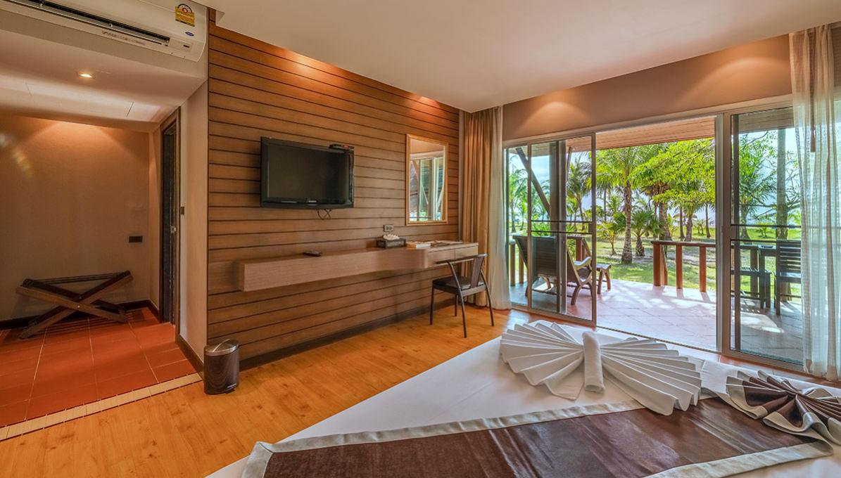 https://khokhaoandamanresort.com/images/accommodation/7/cnk_khokhao_WZB_6576.jpg